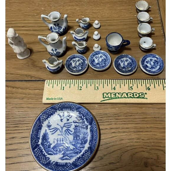 ANTIQUE Vtg BLUE WILLOW CHILD'S TEA SET Tiny Plates/Saucers/cups/Pitcher/Doll - Picture 6 of 6